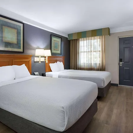 La Quinta Inn By Wyndham Pensacola-2
