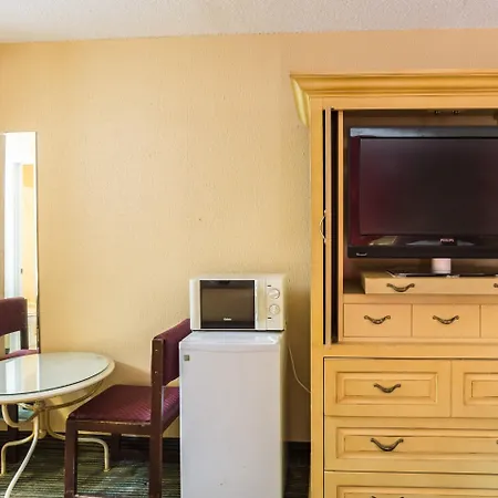Rodeway Inn Hazlehurst-2