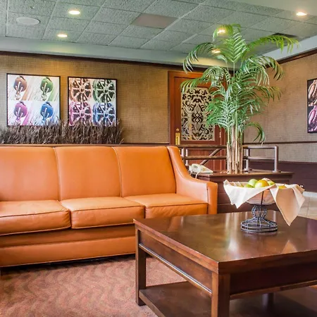 Clarion Hotel & Suites Riverfront-3