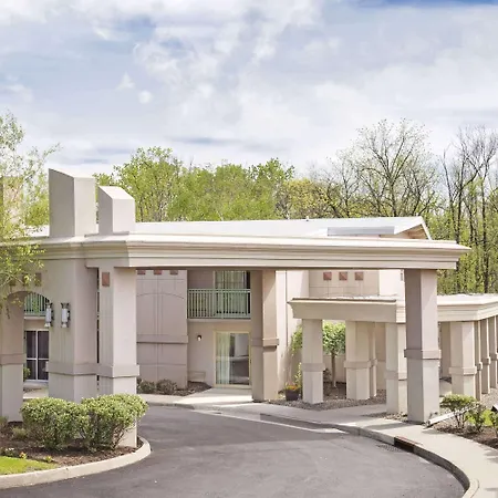 Howard Johnson By Wyndham Newburgh-2