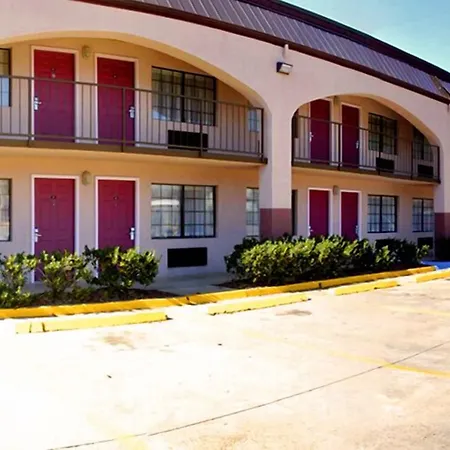 Days Inn & Suites By Wyndham Starkville-2
