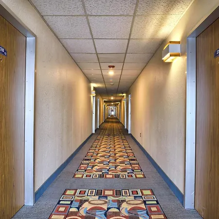Howard Johnson By Wyndham Bangor-3