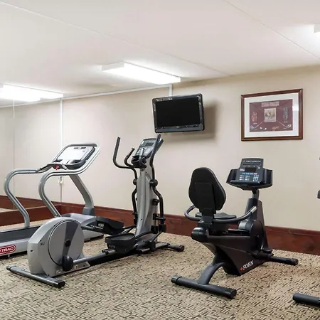 Baymont By Wyndham Clarksville Northeast-3