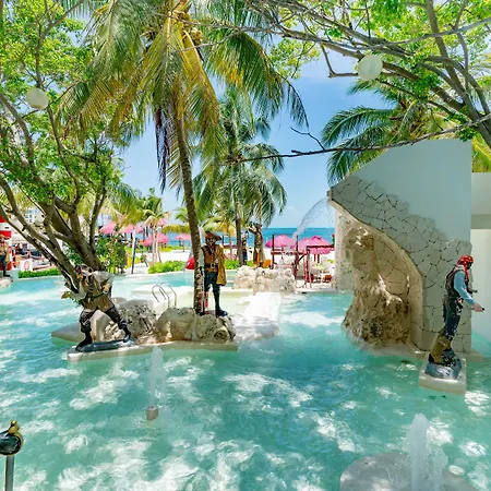 Oasis Palm-2