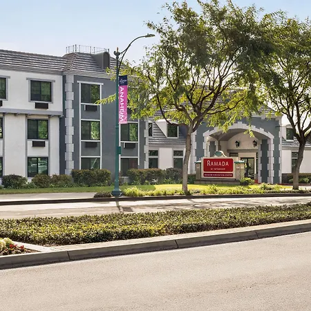 Ramada By Wyndham Anaheim Convention Center-2