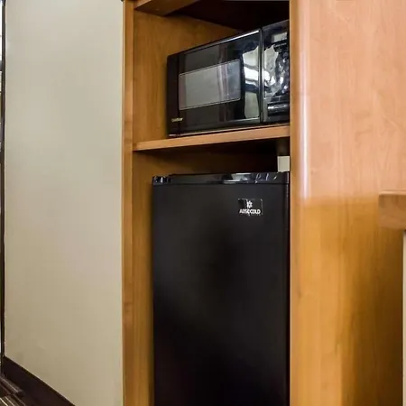 Quality Suites Near West Acres-2