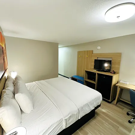 Days Inn By Wyndham Holland-3