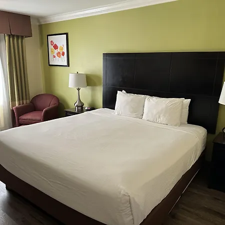 Solara Inn And Suites-3