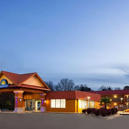 Days Inn By Wyndham Forsyth-3