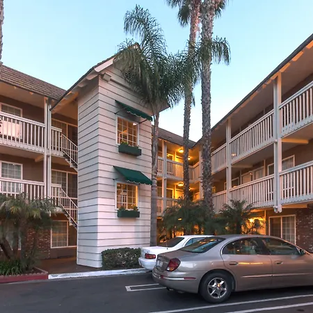 Ramada By Wyndham Costa Mesa/Newport Beach-3