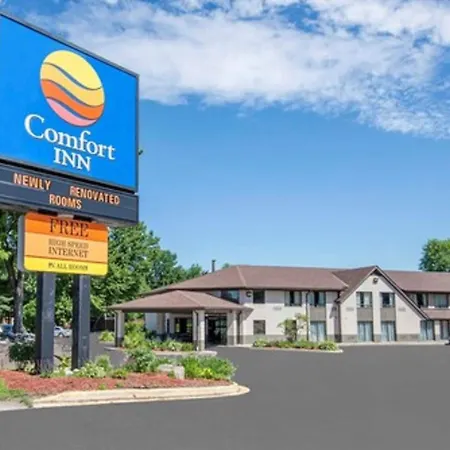 Comfort Inn Lakeshore-3