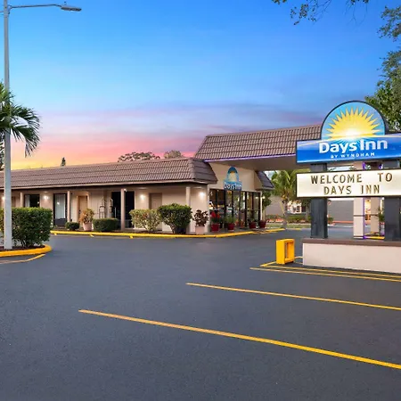Days Inn By Wyndham St. Petersburg Central-3