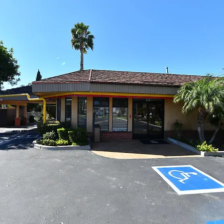 Costa Mesa Inn - Newport Beach Area-2