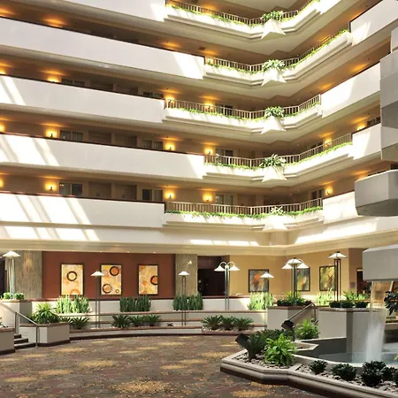 Embassy Suites Des Moines Downtown-3