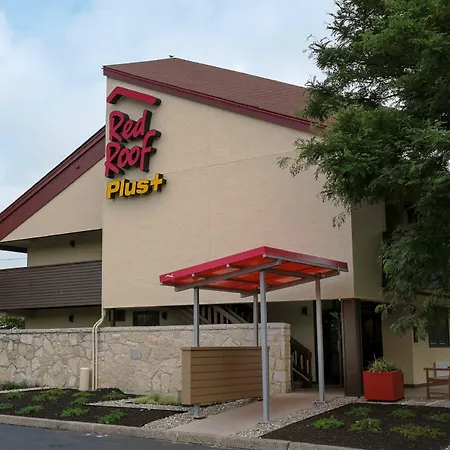 Red Roof Inn Plus+ Philadelphia Airport-3