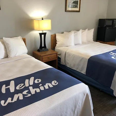 Days Inn By Wyndham Iron Mountain-2