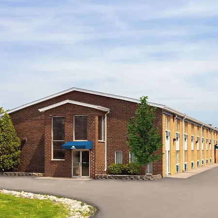 Days Inn By Wyndham Rockford I-90 Walking Distance To Casino-3