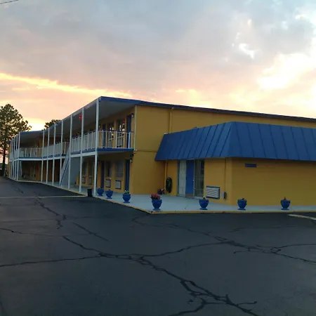 Belmont Inn And Suites-2
