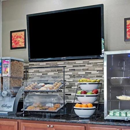 Travelodge By Wyndham Iowa City-3