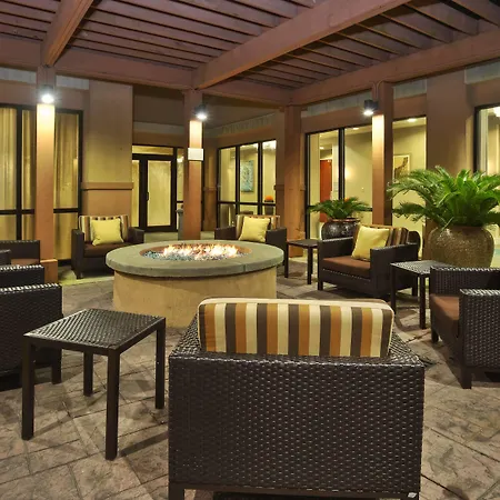 Courtyard By Marriott Gulfport Beachfront-2