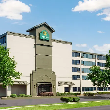 La Quinta Inn & Suites By Wyndham New Orleans Airport-2