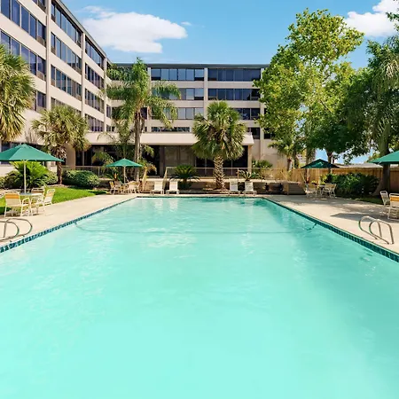 La Quinta Inn & Suites By Wyndham New Orleans Airport-3