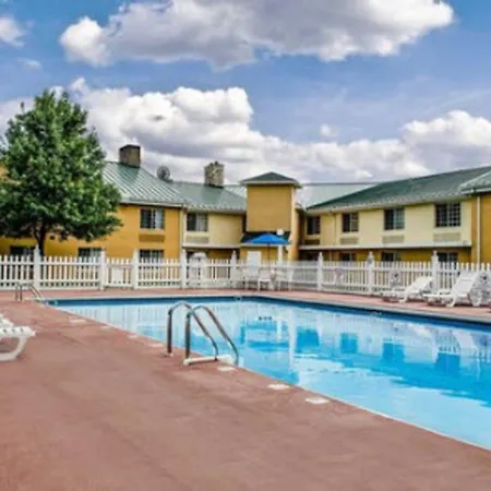 Baymont By Wyndham Harrisburg-3