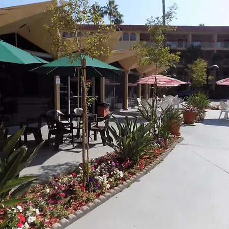 Ramada By Wyndham Burbank Airport-3