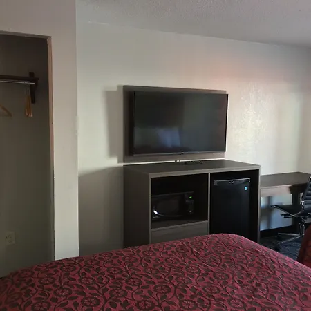 Days Inn & Suites By Wyndham Charleston Airport West-2