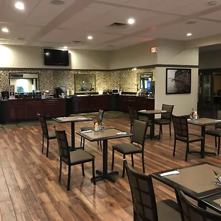 Best Western Plus Milwaukee Airport Hotel & Conference Center-3