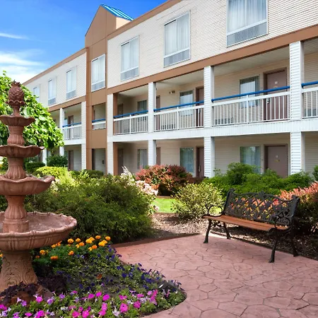 Howard Johnson By Wyndham Romulus Detroit Metro Airport-2