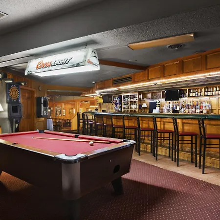 Ramada By Wyndham Pittsburgh/New Stanton-2