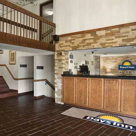 Ramada By Wyndham Pittsburgh/New Stanton-3