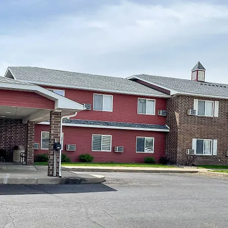 Hudson Inn & Suites-2
