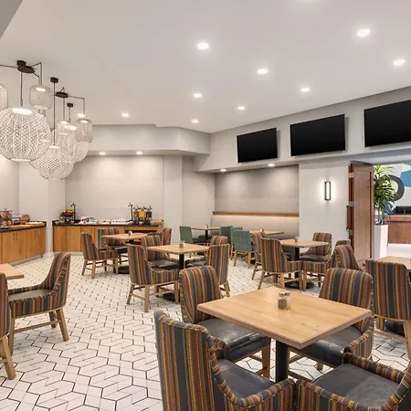 Doubletree By Hilton Fort Myers At Bell Tower Shops-3
