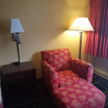 Econo Lodge Evansville-3