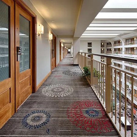 Embassy Suites By Hilton Chicago O'Hare Rosemont-3