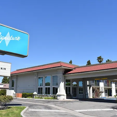 Signature Anaheim Maingate-3
