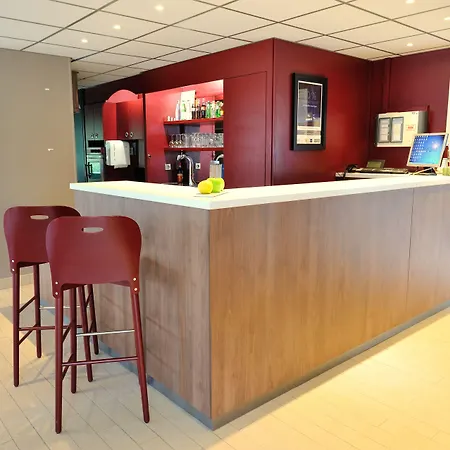 Campanile Hotel Senlis-3