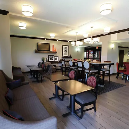 Hampton Inn Dyersburg-3