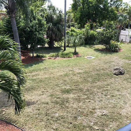 Travelodge By Wyndham Fort Myers Cape Coral-2