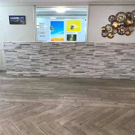 Days Inn By Wyndham Birmingham/West-2