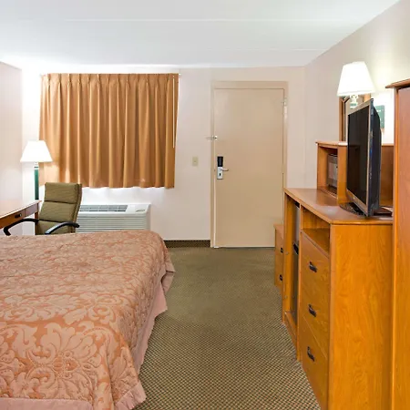 Super 8 By Wyndham Laurel-3