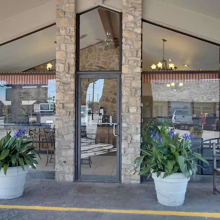 Days Inn By Wyndham Gatesville-2