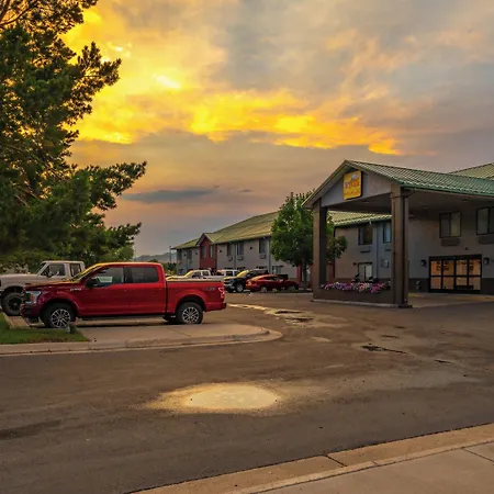 Yellowstone River Inn & Suites-3