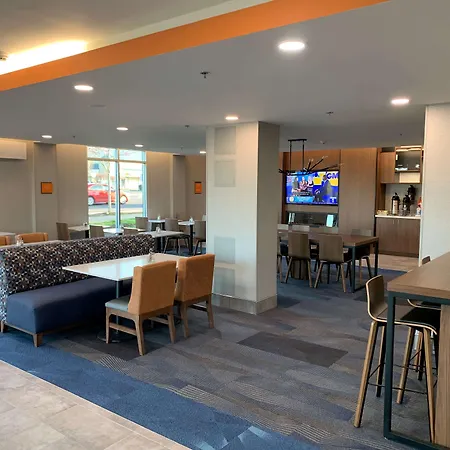 La Quinta Inn & Suites By Wyndham Springfield-2