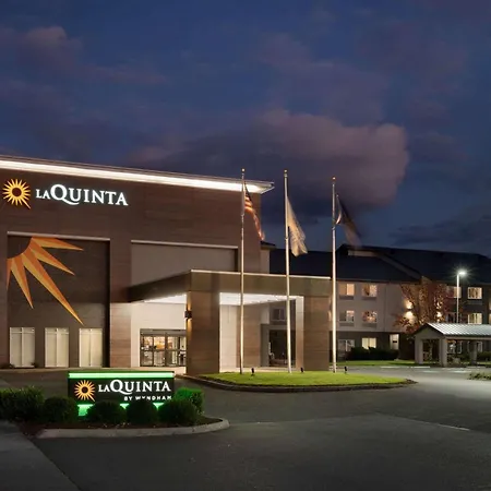 La Quinta Inn & Suites By Wyndham Springfield-3