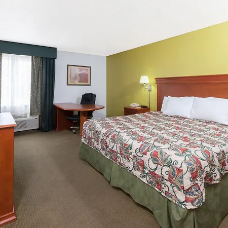 Days Inn By Wyndham Shawnee-3