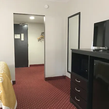 Days Inn By Wyndham Livonia Canton Detroit-3