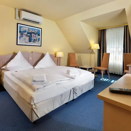 Tryp By Wyndham Luebeck Aquamarin-2